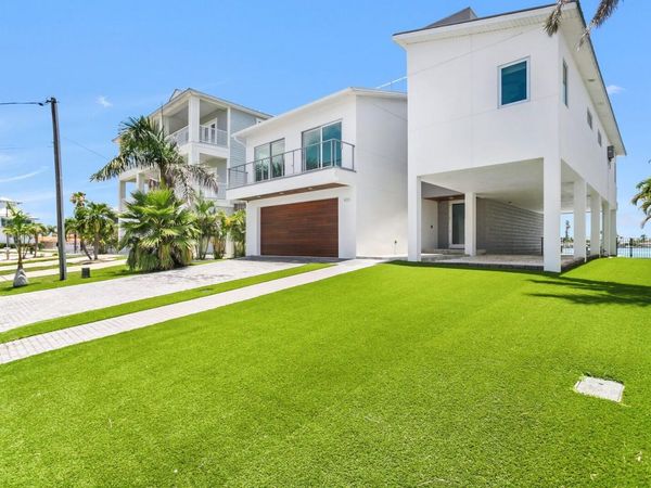 905 BAY POINT DRIVE, MADEIRA BEACH, FL 33708