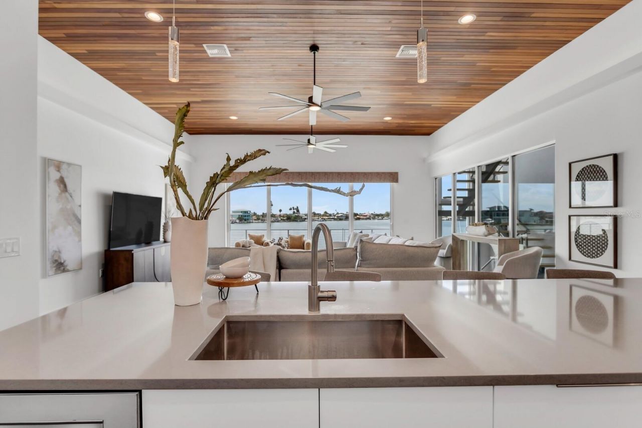 905 Bay Point Drive, Madeira Beach, FL 33708 Photo