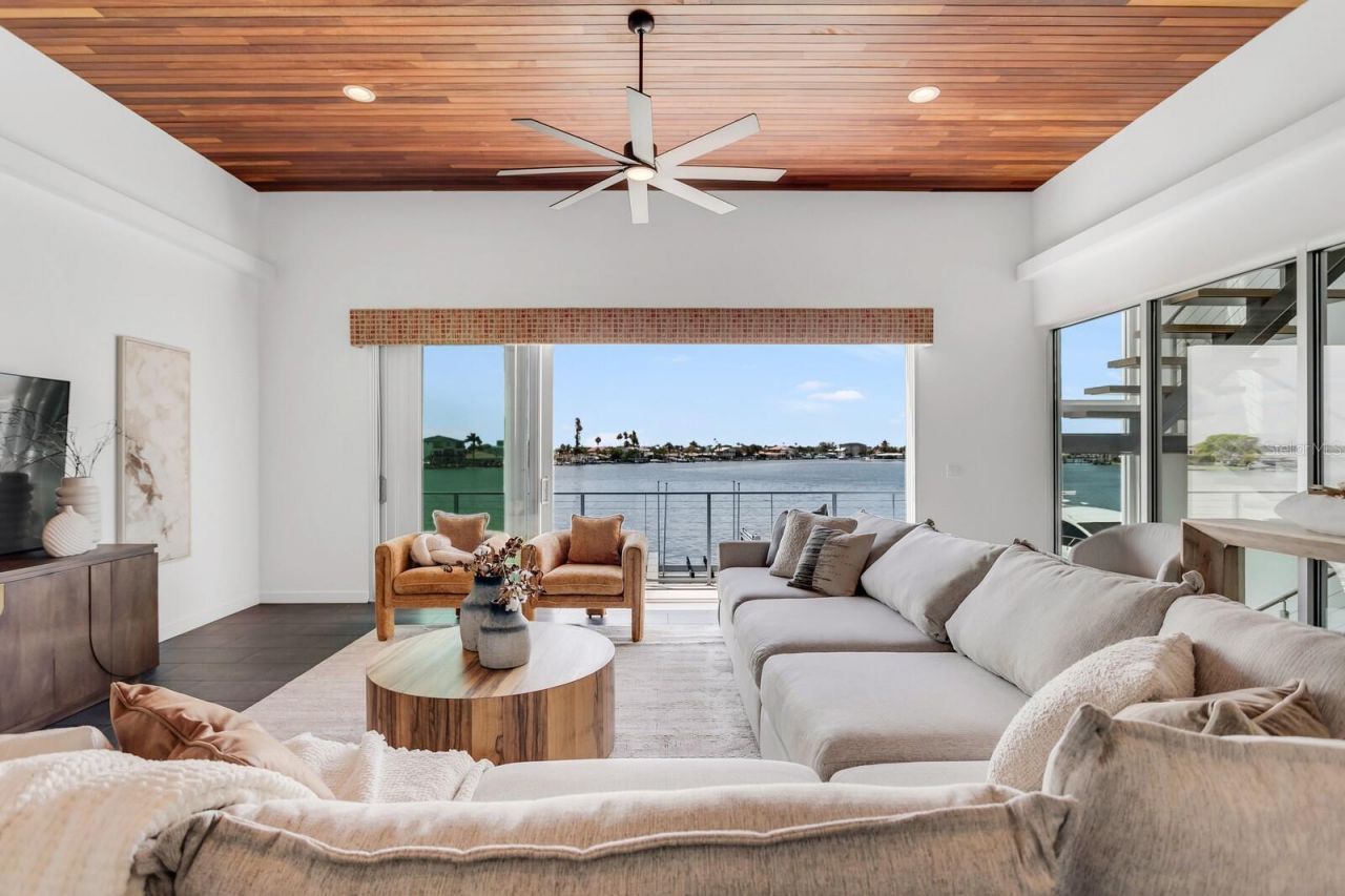 905 Bay Point Drive, Madeira Beach, FL 33708 Photo