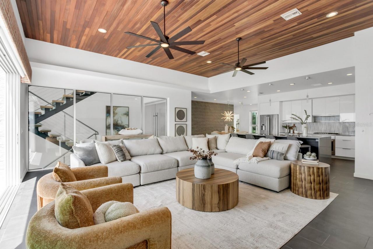 905 Bay Point Drive, Madeira Beach, FL 33708 Photo