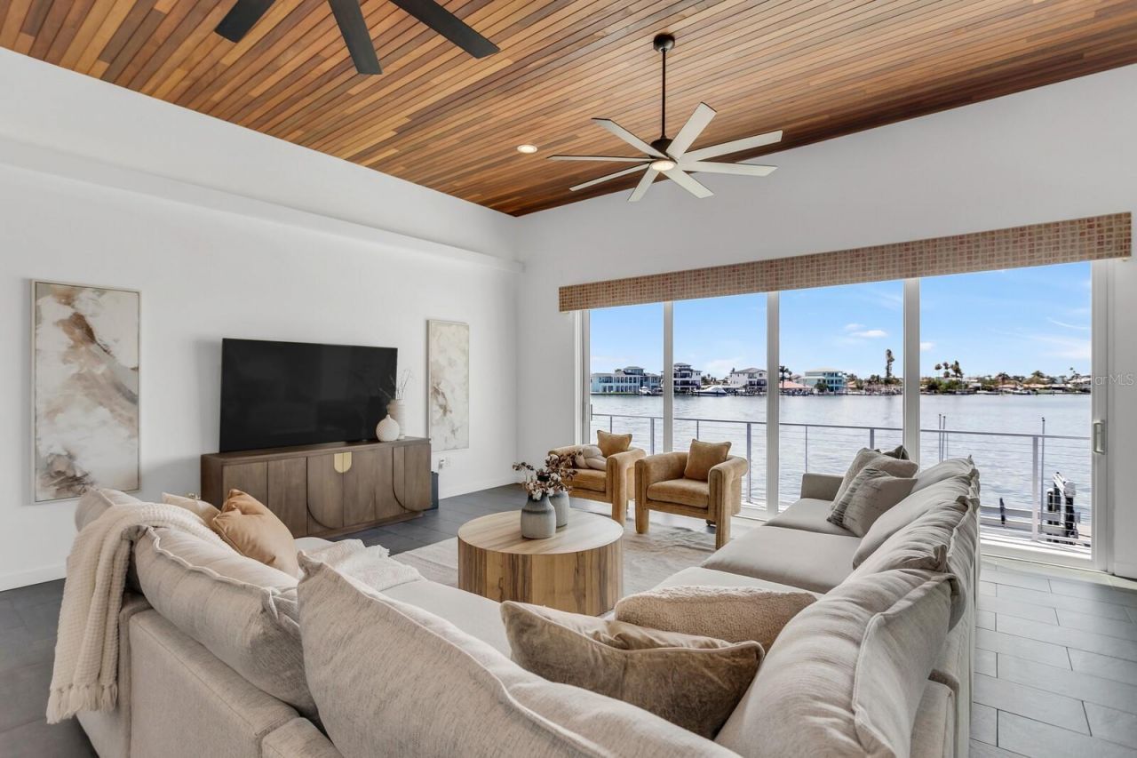 905 Bay Point Drive, Madeira Beach, FL 33708 Photo