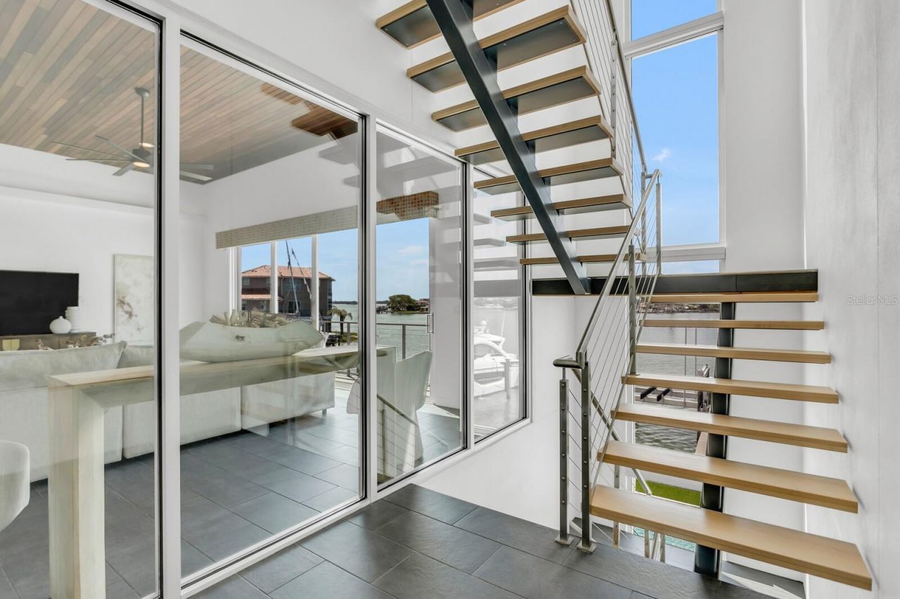 905 Bay Point Drive, Madeira Beach, FL 33708 Photo