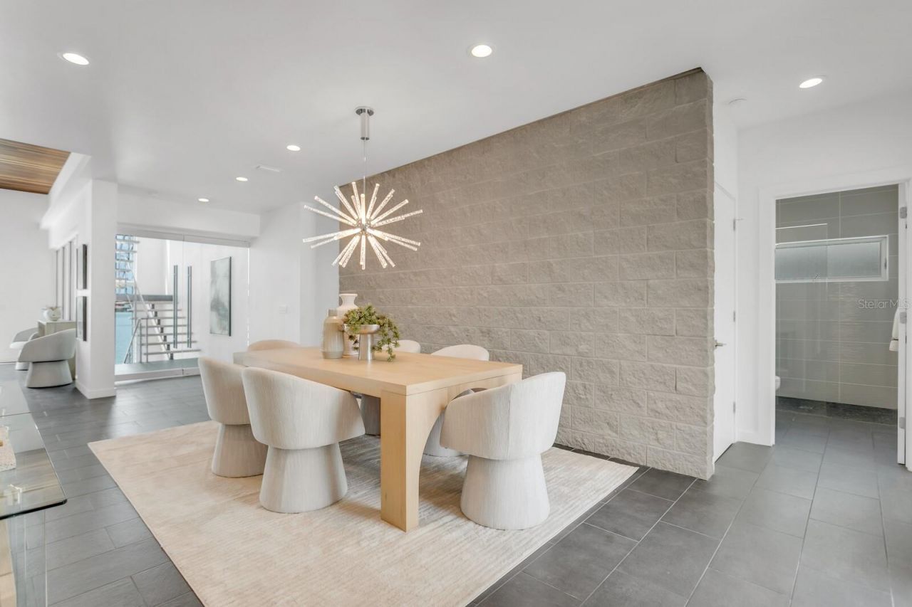 905 Bay Point Drive, Madeira Beach, FL 33708 Photo