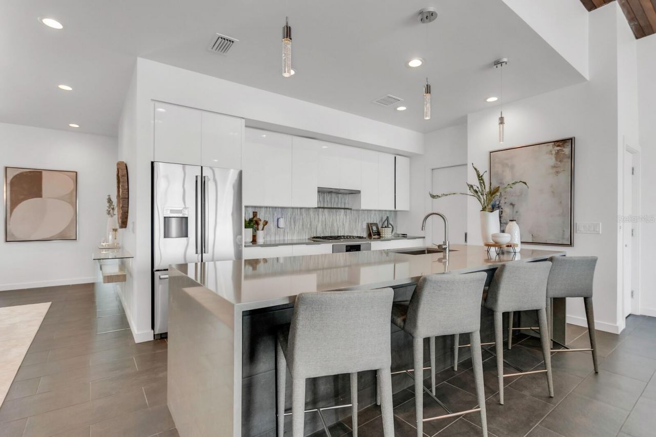 905 Bay Point Drive, Madeira Beach, FL 33708 Photo