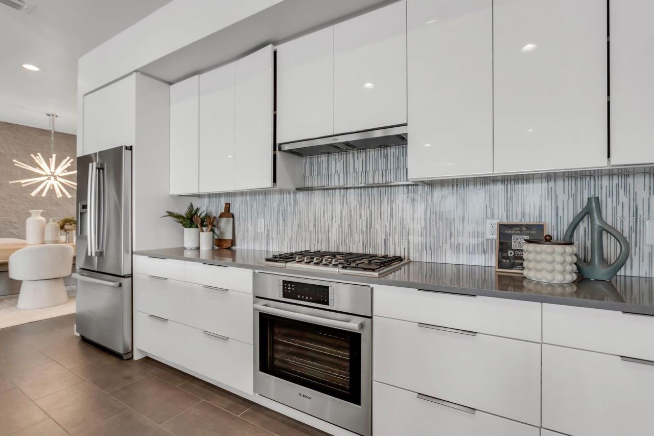 905 Bay Point Drive, Madeira Beach, FL 33708 Photo