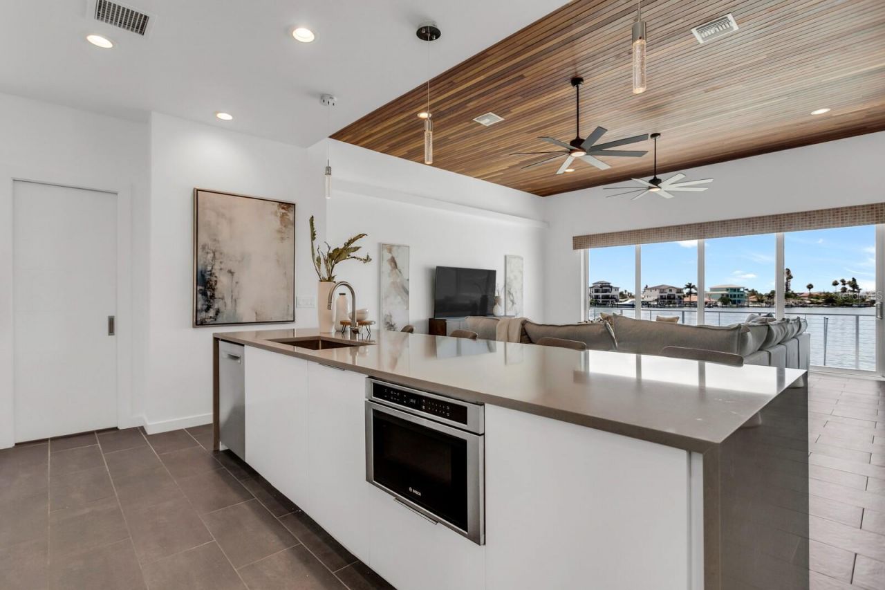 905 Bay Point Drive, Madeira Beach, FL 33708 Photo