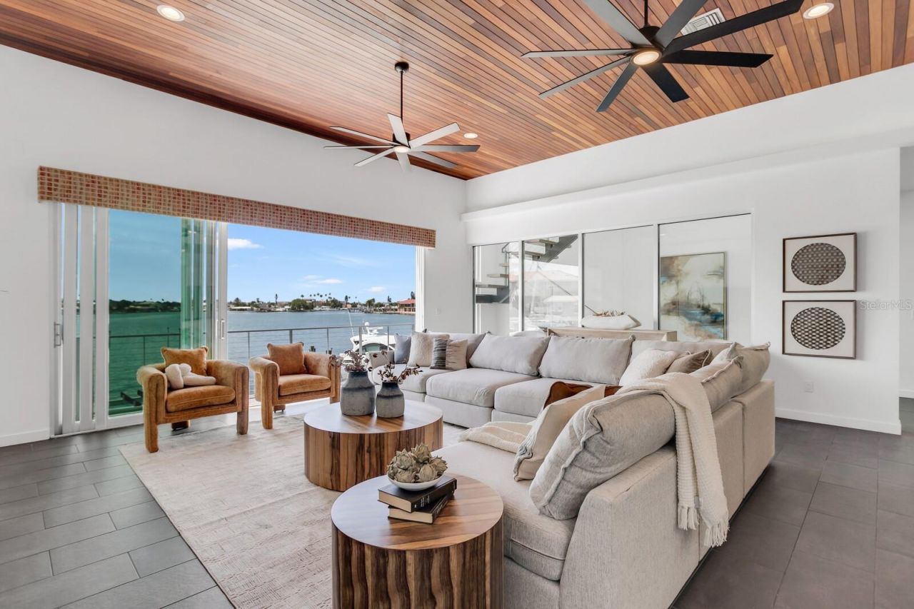 905 Bay Point Drive, Madeira Beach, FL 33708 Photo