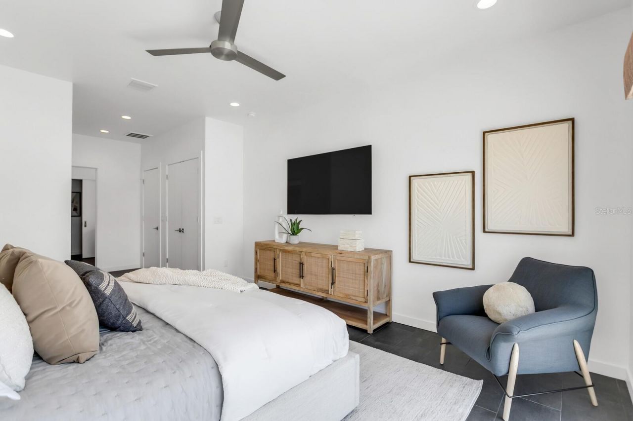 905 Bay Point Drive, Madeira Beach, FL 33708 Photo