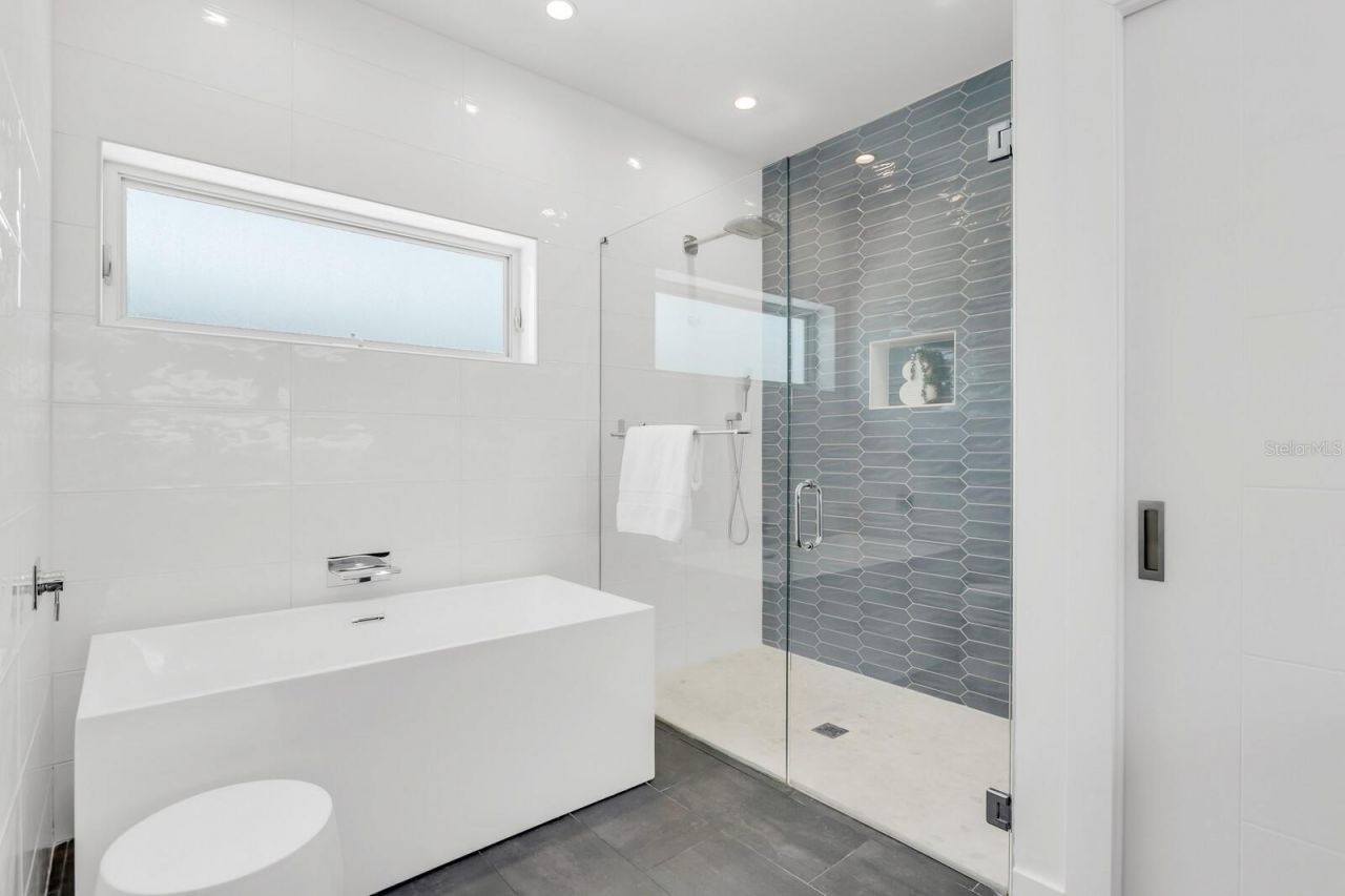 905 Bay Point Drive, Madeira Beach, FL 33708 Photo