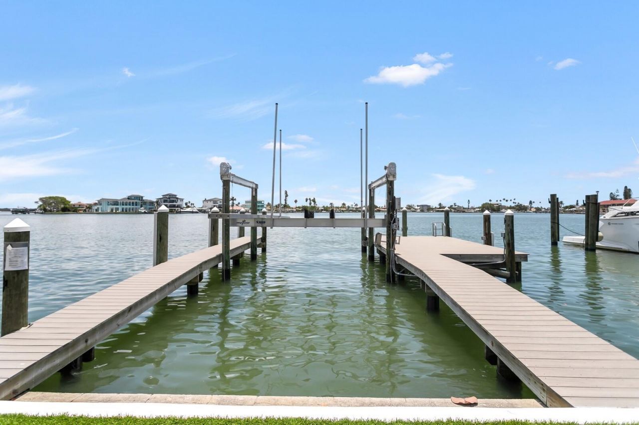 905 Bay Point Drive, Madeira Beach, FL 33708 Photo