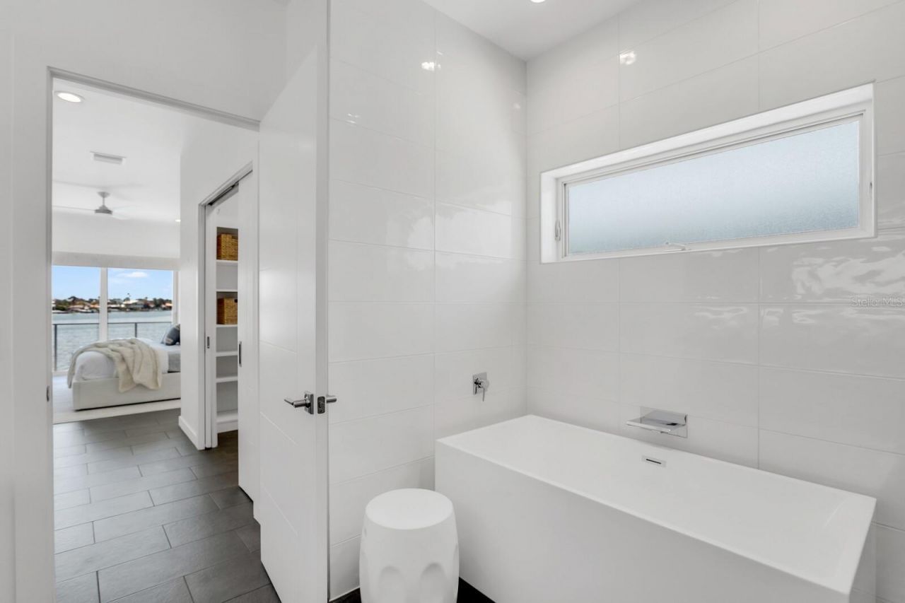 905 Bay Point Drive, Madeira Beach, FL 33708 Photo