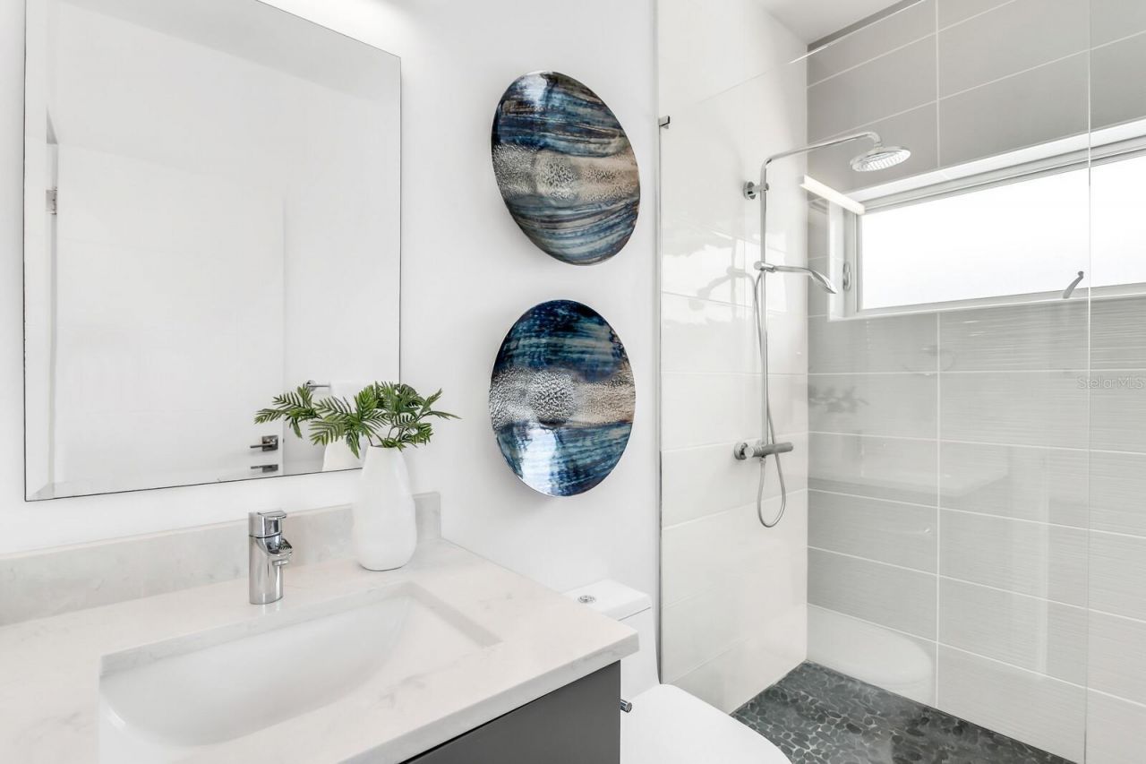 905 Bay Point Drive, Madeira Beach, FL 33708 Photo