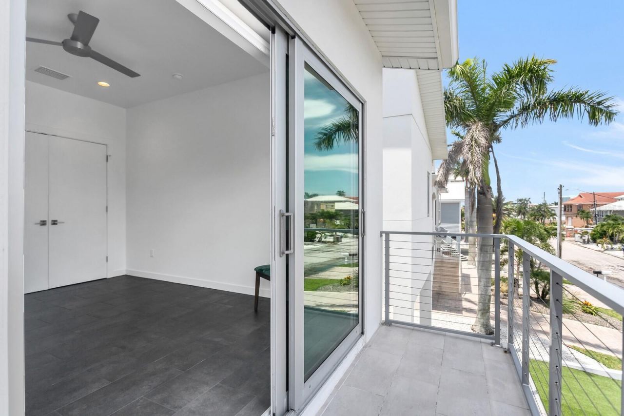 905 Bay Point Drive, Madeira Beach, FL 33708 Photo