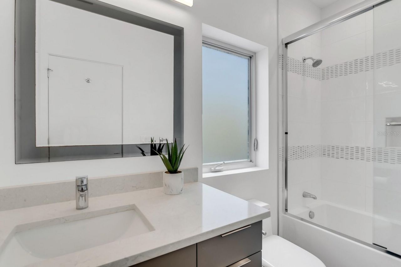 905 Bay Point Drive, Madeira Beach, FL 33708 Photo