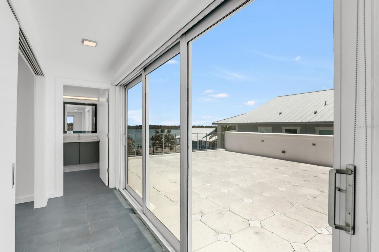 905 Bay Point Drive, Madeira Beach, FL 33708 Photo