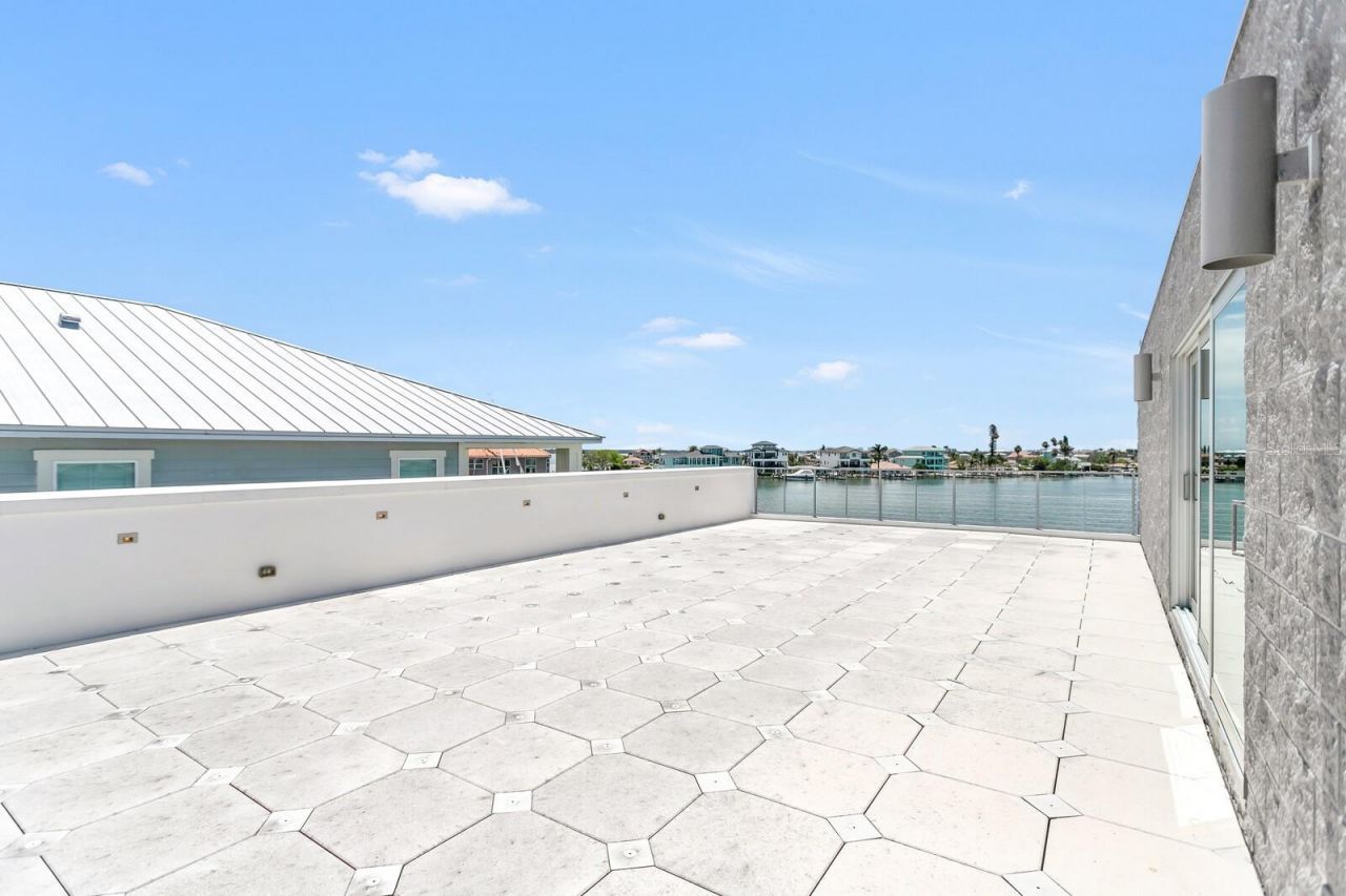 905 Bay Point Drive, Madeira Beach, FL 33708 Photo