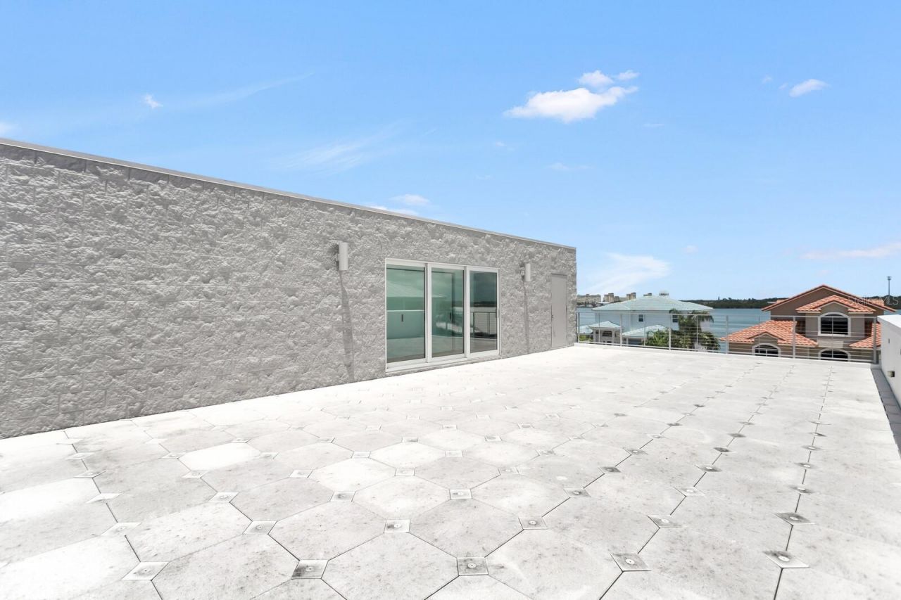 905 Bay Point Drive, Madeira Beach, FL 33708 Photo