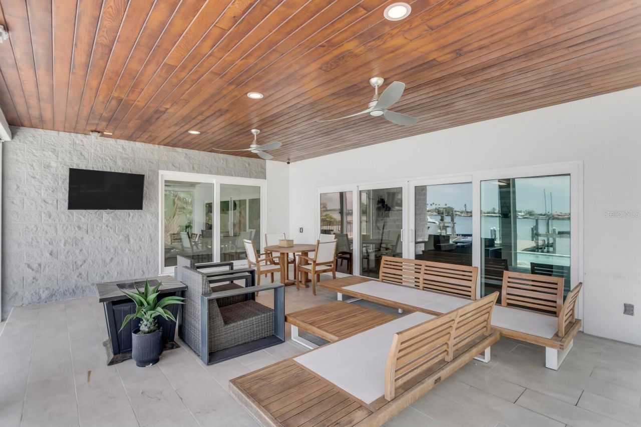 905 Bay Point Drive, Madeira Beach, FL 33708 Photo