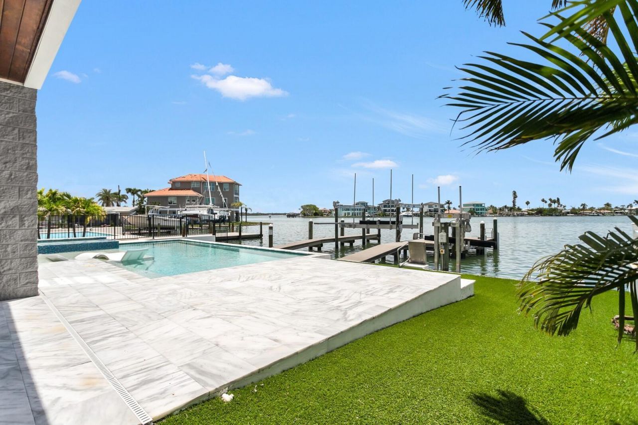 905 Bay Point Drive, Madeira Beach, FL 33708 Photo