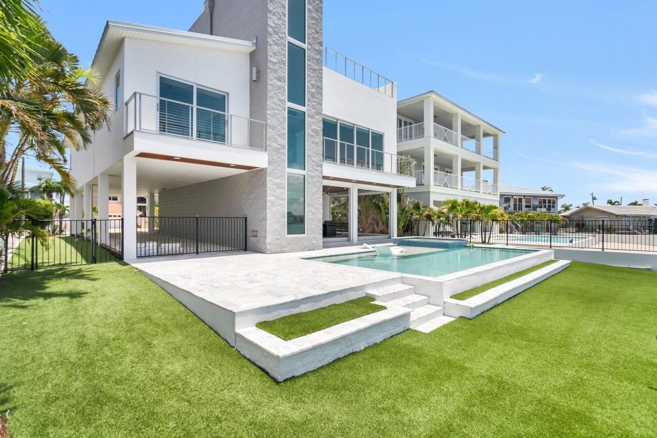 905 Bay Point Drive, Madeira Beach, FL 33708 Photo