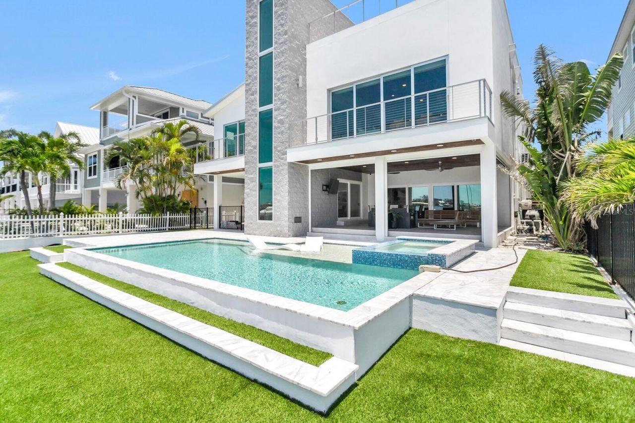 905 Bay Point Drive, Madeira Beach, FL 33708 Photo