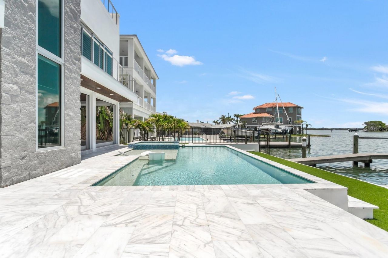 905 Bay Point Drive, Madeira Beach, FL 33708 Photo