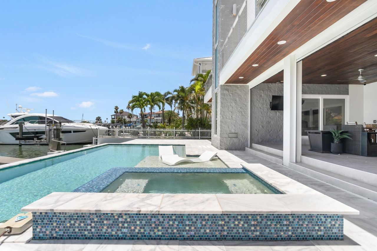 905 Bay Point Drive, Madeira Beach, FL 33708 Photo