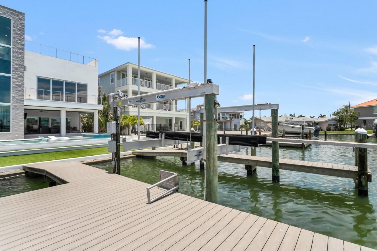 905 Bay Point Drive, Madeira Beach, FL 33708 Photo