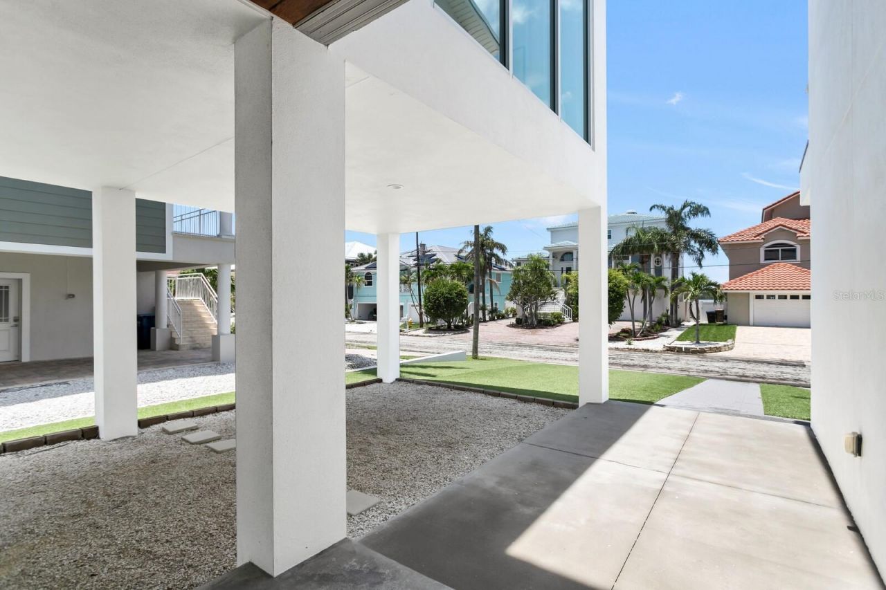 905 Bay Point Drive, Madeira Beach, FL 33708 Photo