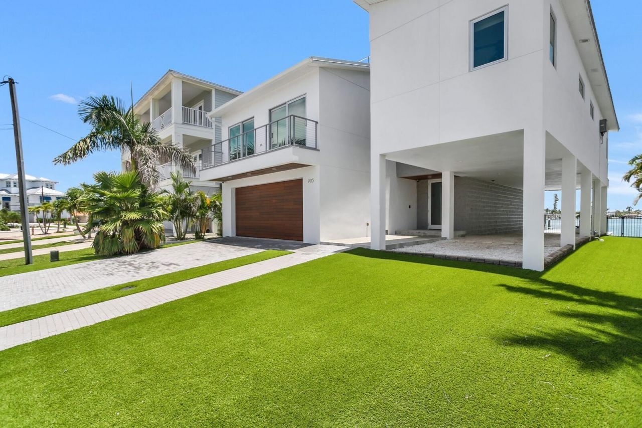 905 Bay Point Drive, Madeira Beach, FL 33708 Photo