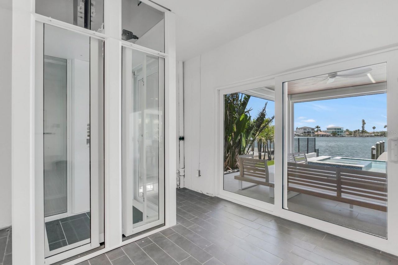 905 Bay Point Drive, Madeira Beach, FL 33708 Photo