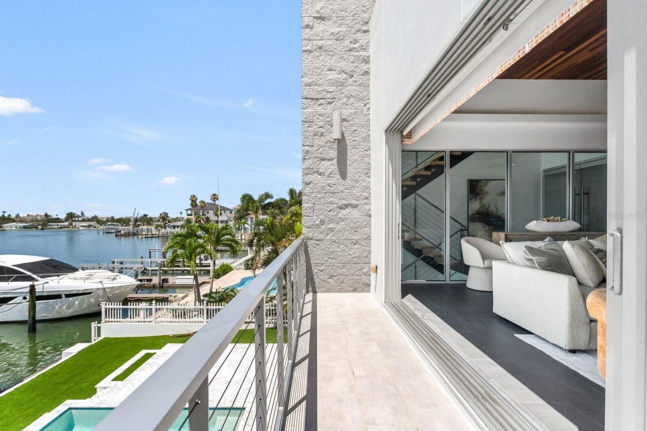 905 Bay Point Drive, Madeira Beach, FL 33708 Photo