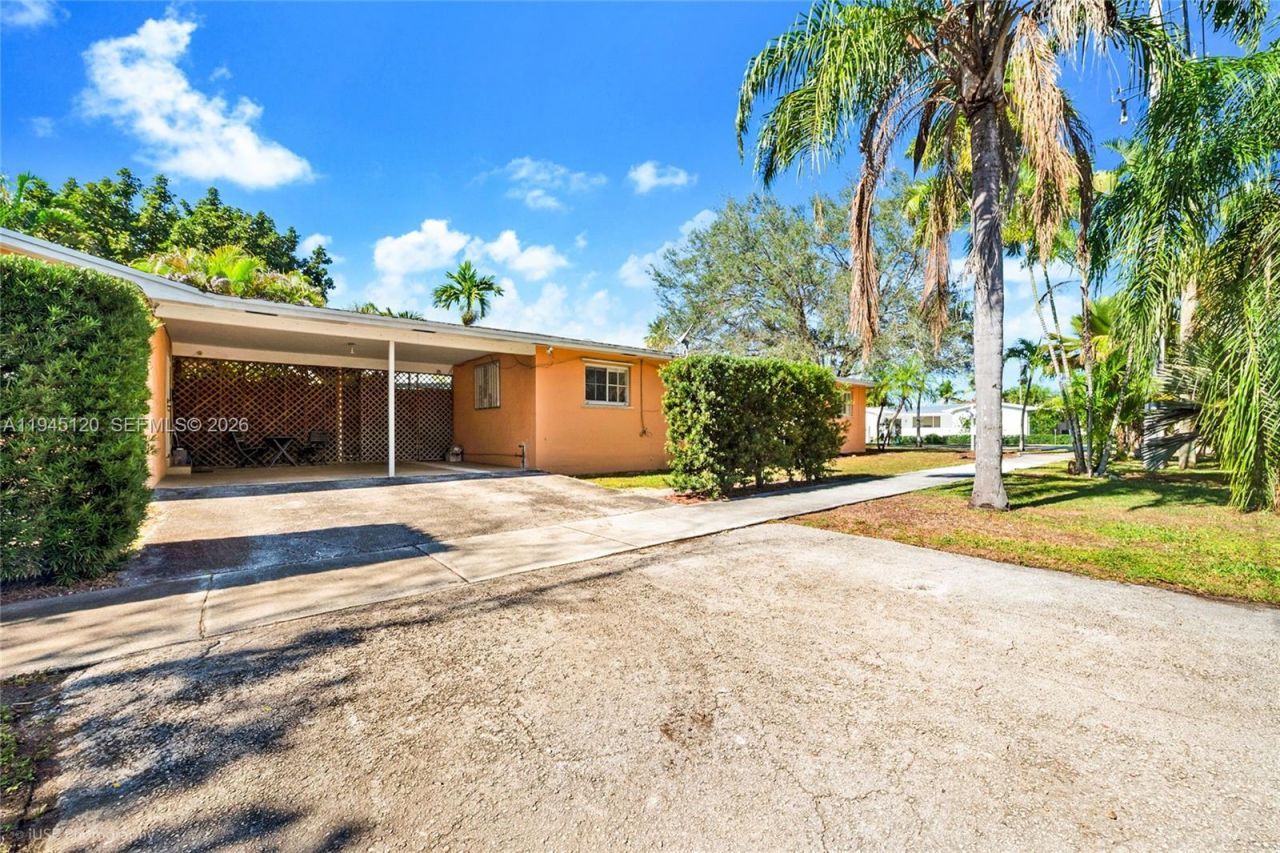 5700 SW 45th Ter, Miami, FL 33155 Photo
