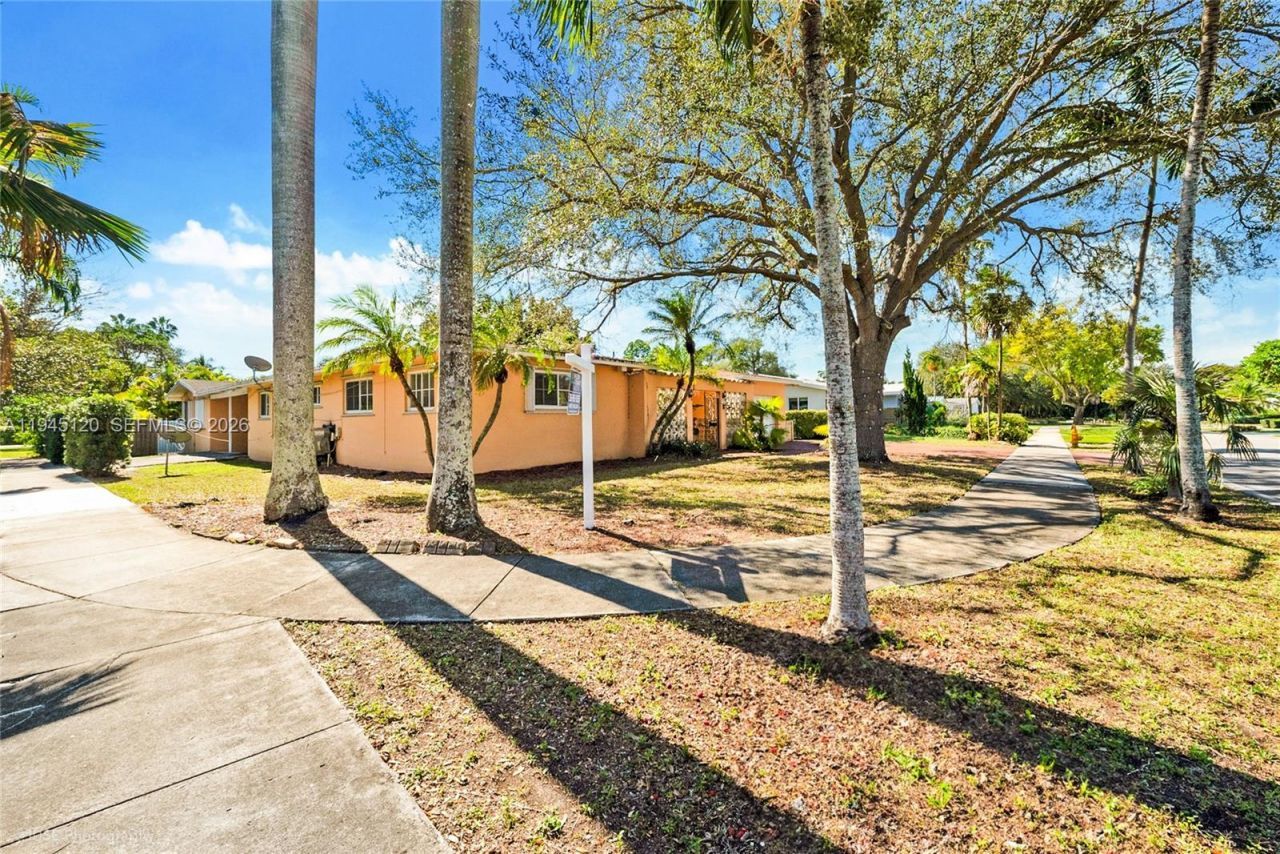 5700 SW 45th Ter, Miami, FL 33155 Photo