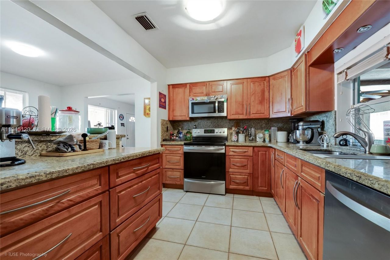 5700 SW 45th Ter, Miami, FL 33155 Photo