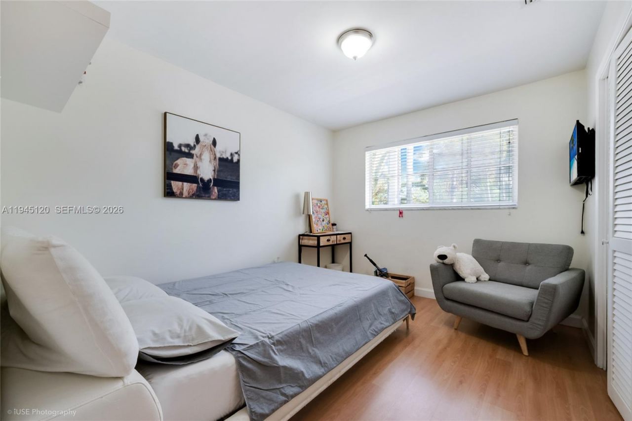 5700 SW 45th Ter, Miami, FL 33155 Photo