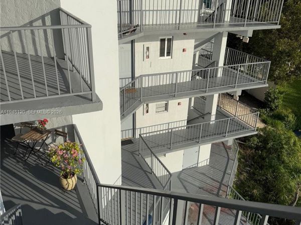 7105 W 13th Ave, Unit 402, Hialeah, FL 33014