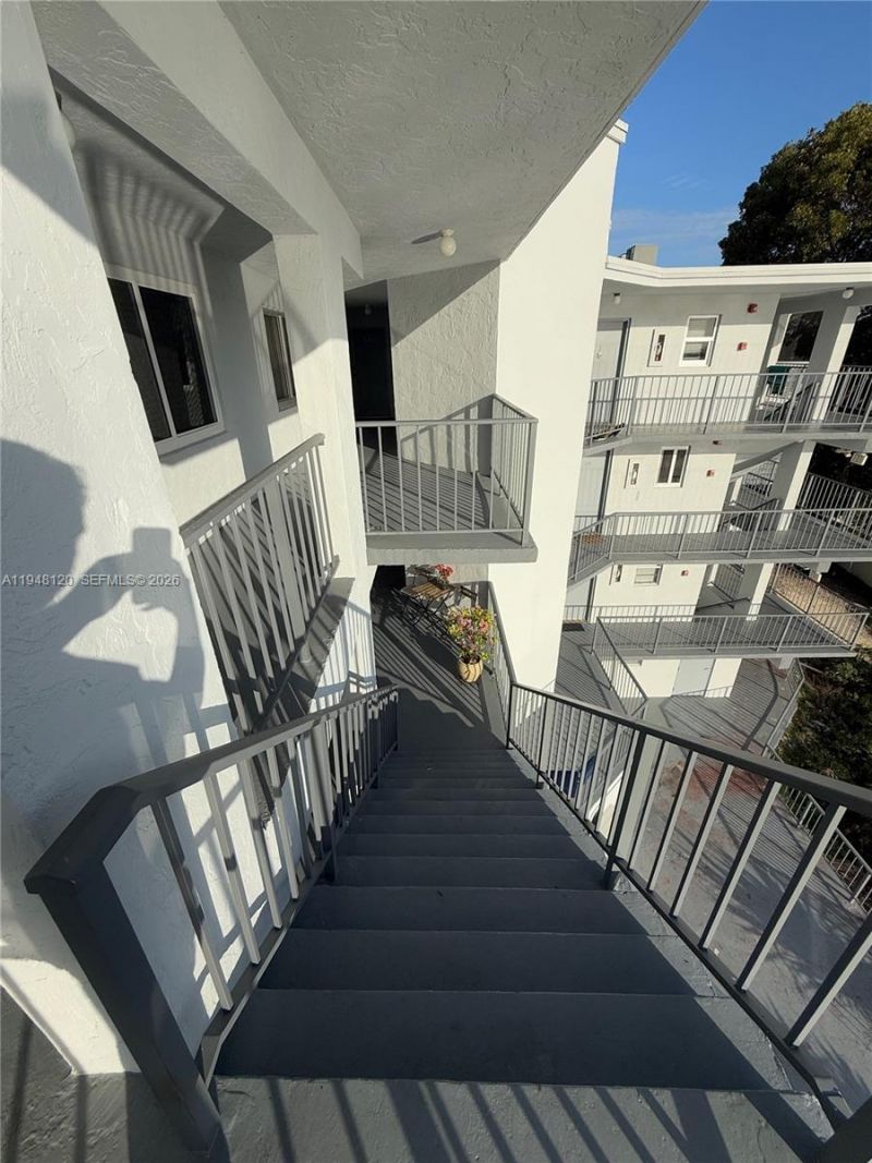 7105 W 13th Ave, Unit 402, Hialeah, FL 33014 Photo