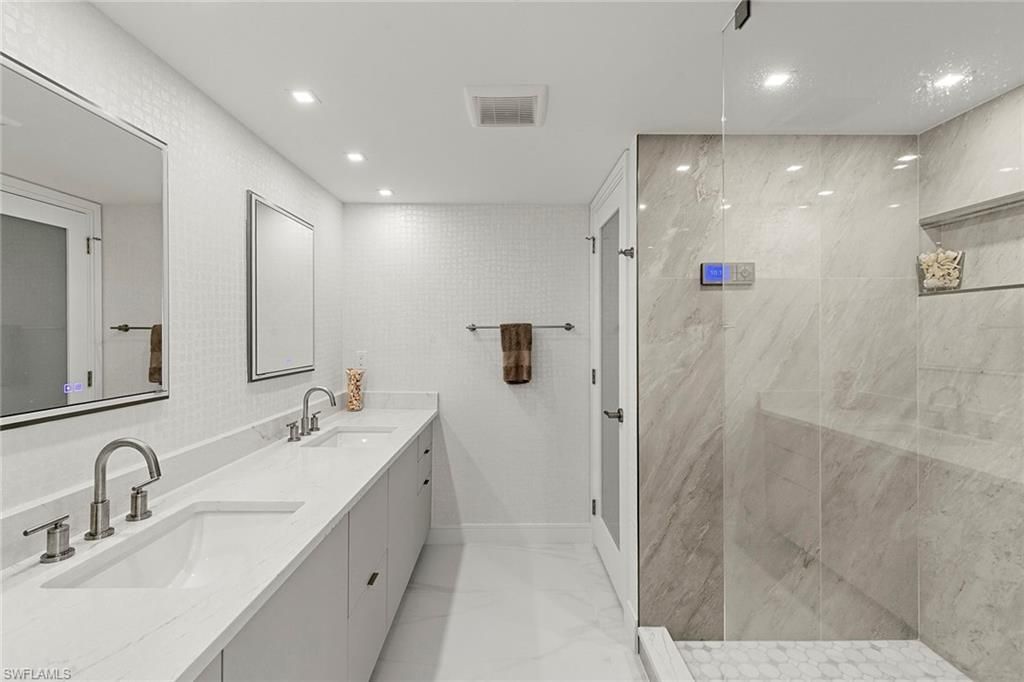 3951 Gulf Shore Blvd N, Unit 205, Naples, FL 34103 Photo