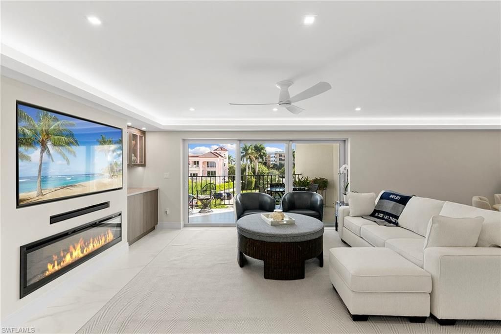 3951 Gulf Shore Blvd N, Unit 205, Naples, FL 34103 Photo