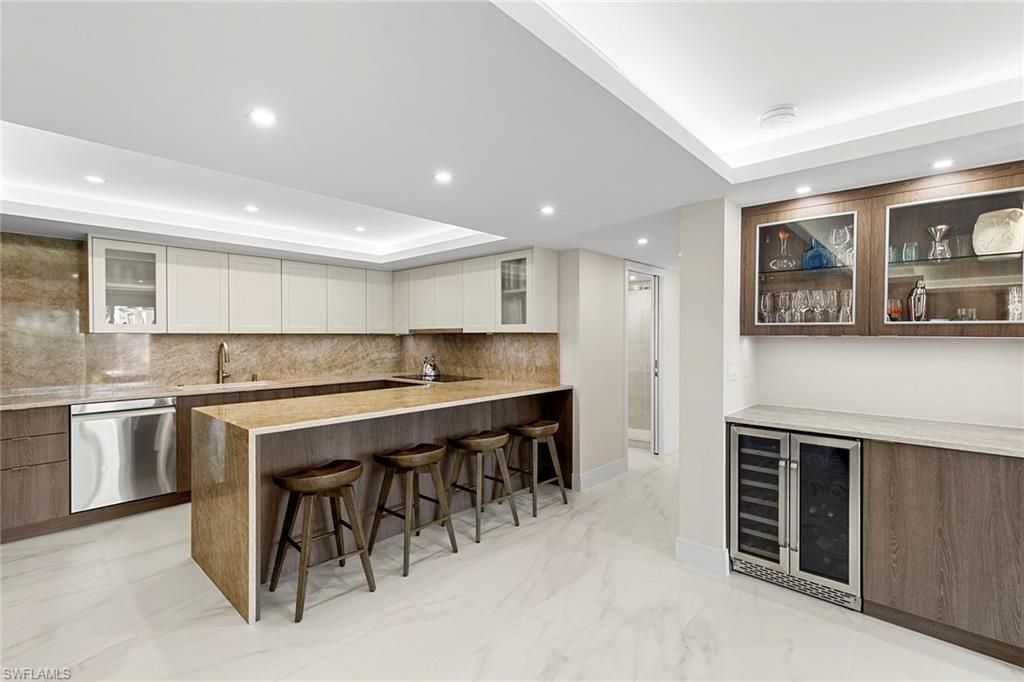 3951 Gulf Shore Blvd N, Unit 205, Naples, FL 34103 Photo