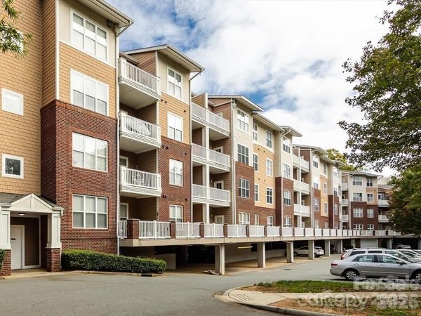 1000 E Woodlawn Road, Unit 113, Charlotte, NC 28209