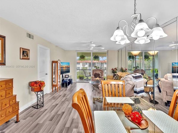 9420 S Hollybrook Lake Dr, Unit 302, Pembroke Pines, FL 33025