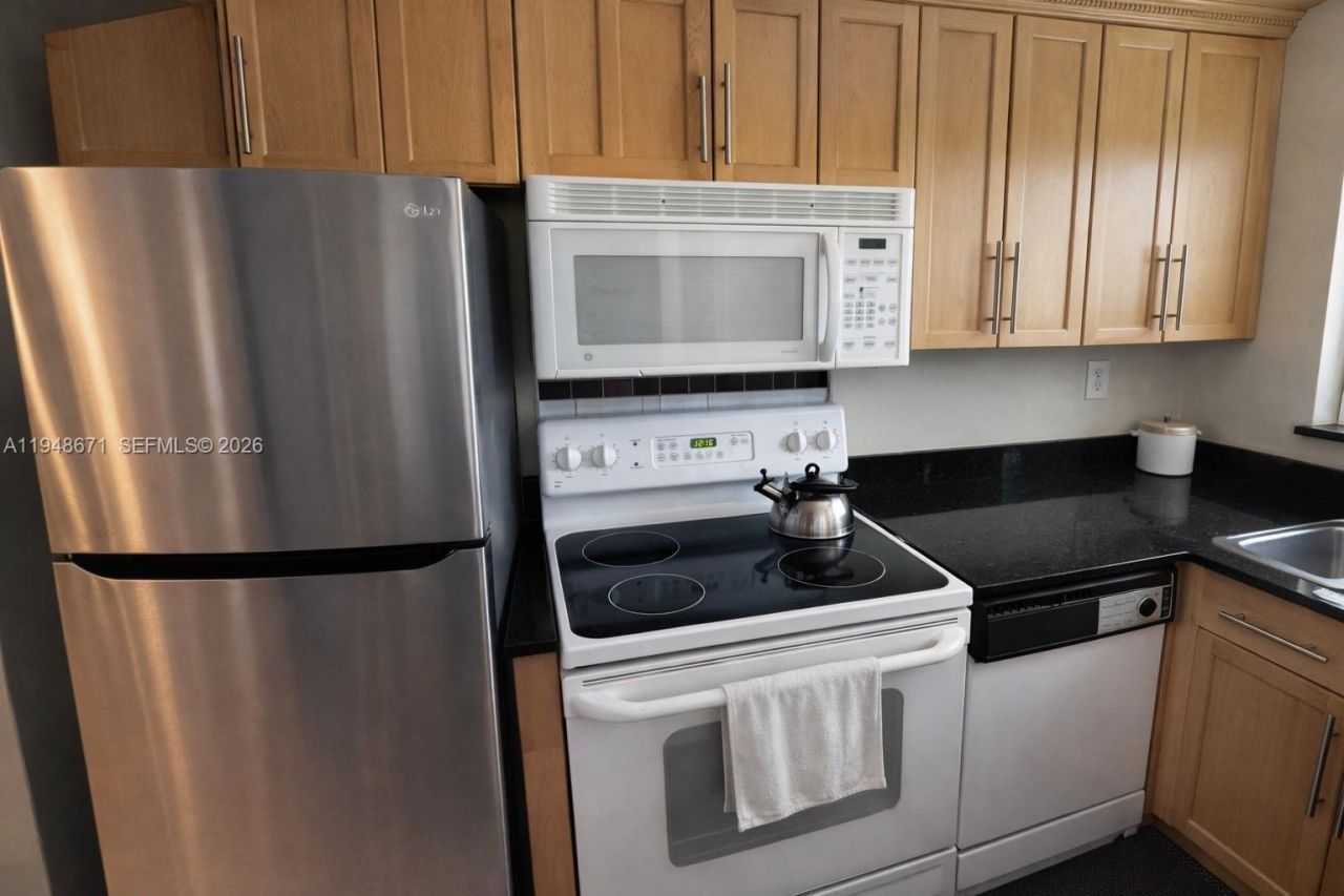 1965 SE 5th Ct , Unit 203, Pompano Beach, FL 33060 Photo