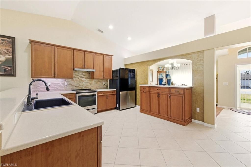 609 SE 16th Ter, Cape Coral, FL 33990 Photo