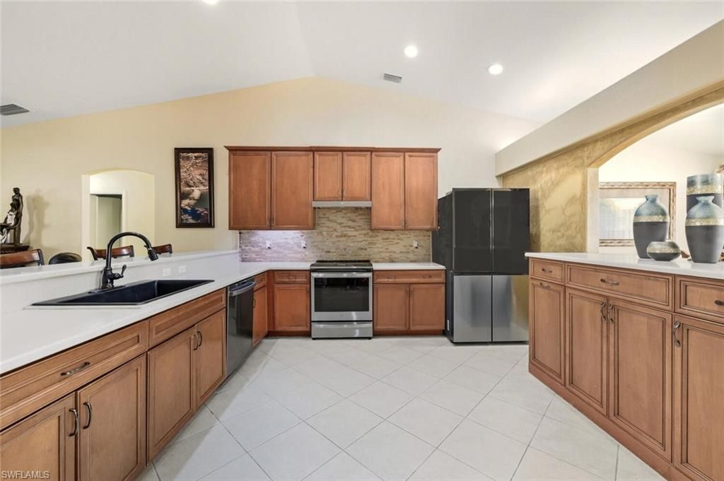 609 SE 16th Ter, Cape Coral, FL 33990 Photo