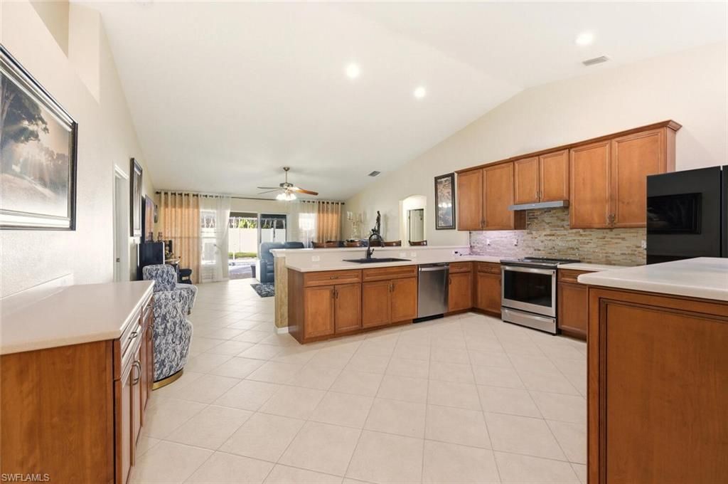 609 SE 16th Ter, Cape Coral, FL 33990 Photo
