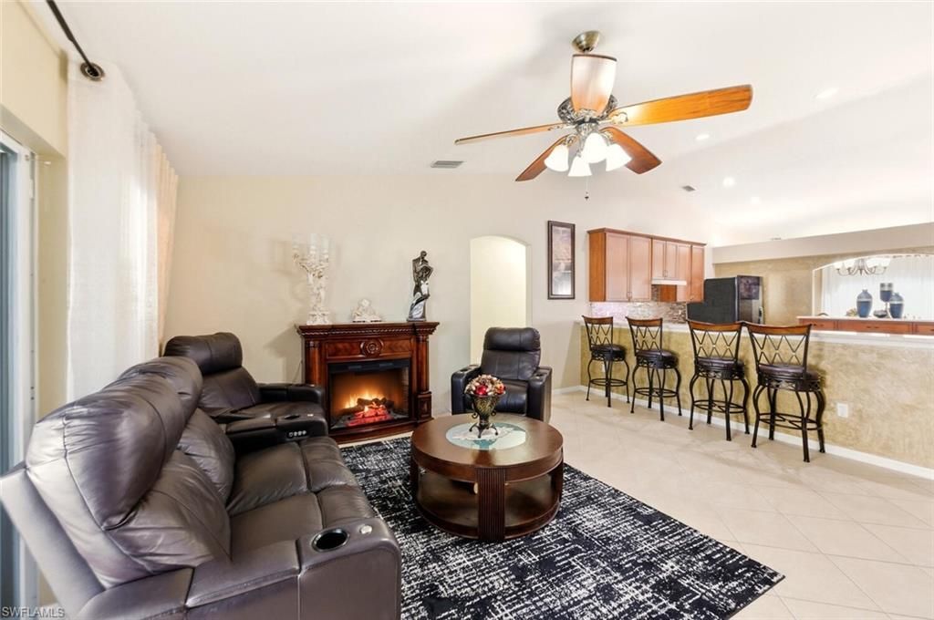 609 SE 16th Ter, Cape Coral, FL 33990 Photo