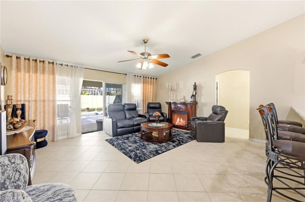 609 SE 16th Ter, Cape Coral, FL 33990 Photo