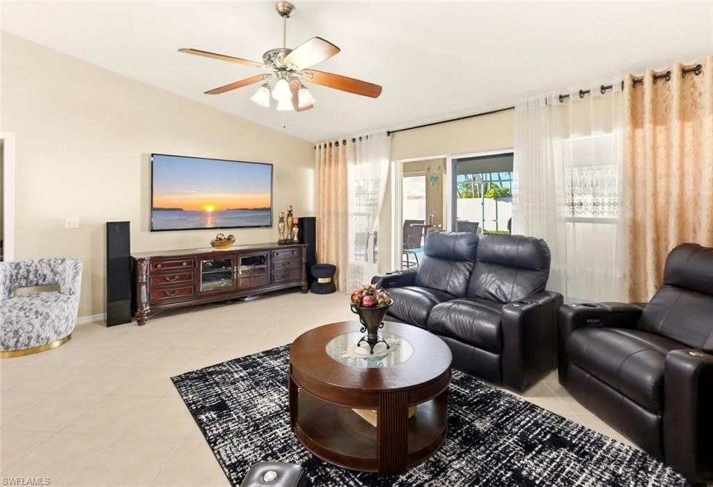 609 SE 16th Ter, Cape Coral, FL 33990 Photo